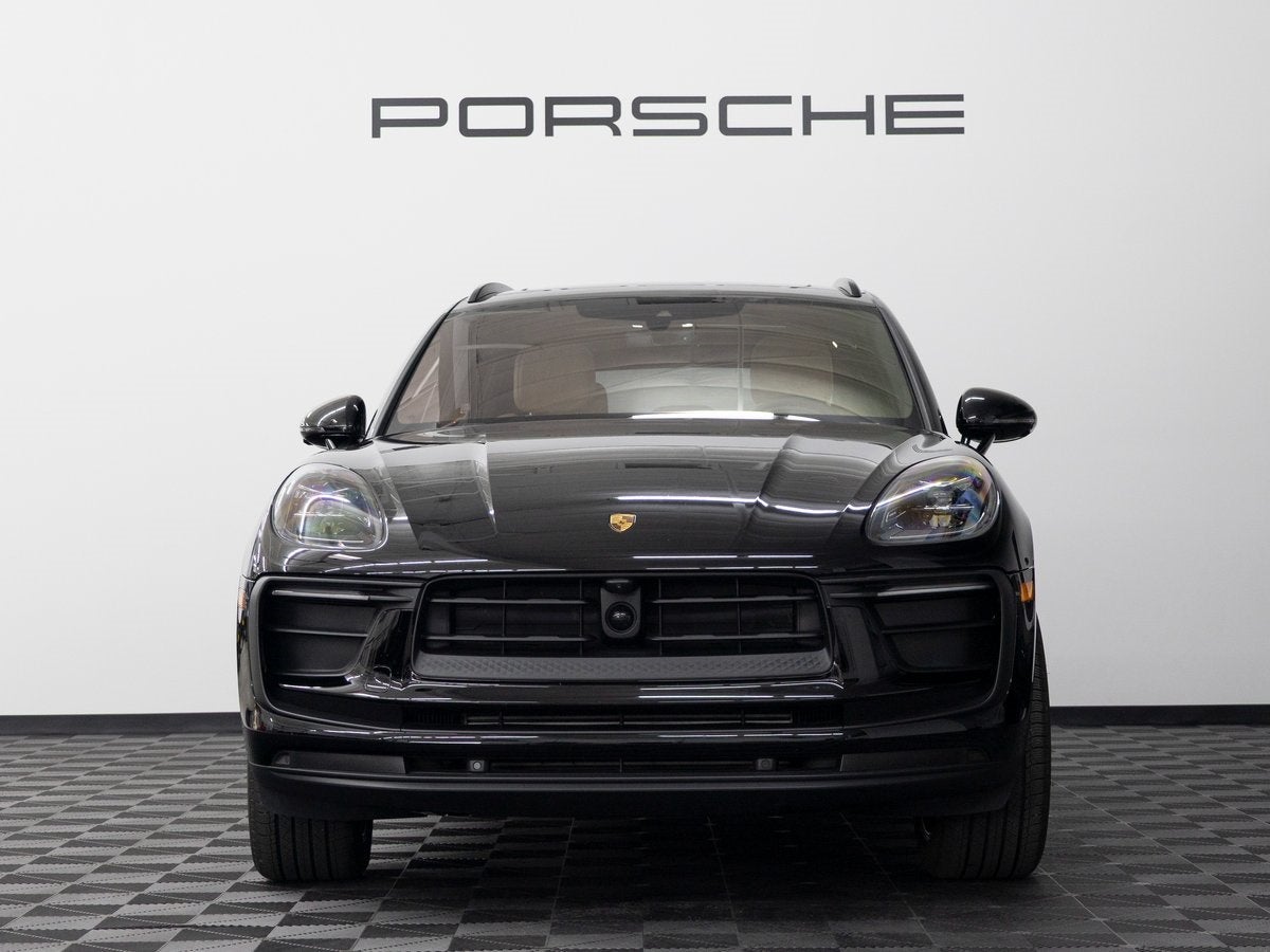 2025 Porsche Macan Base