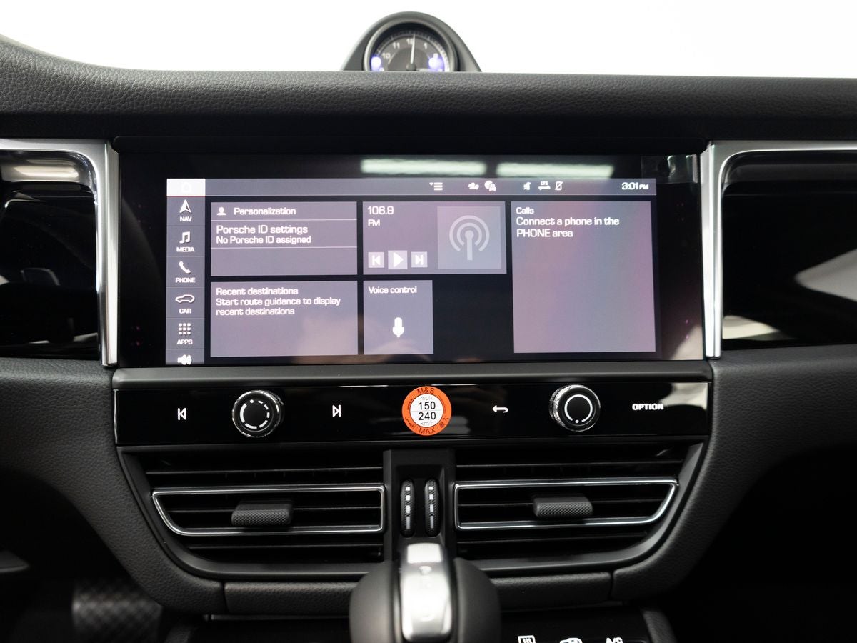 2026 Porsche Macan Base