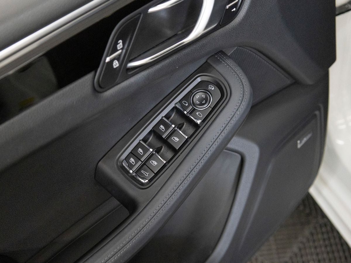 2023 Porsche Macan Macan (MY23)