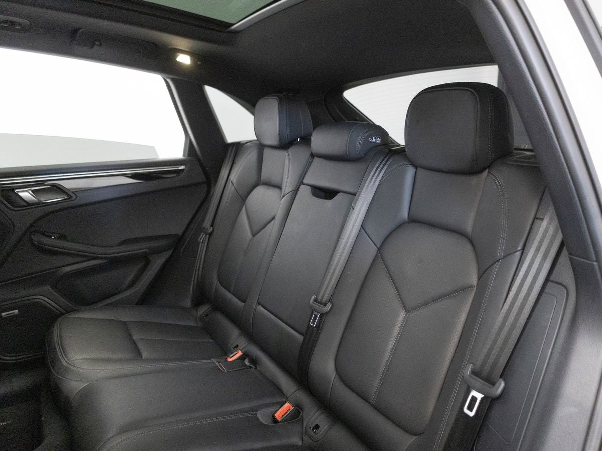 2023 Porsche Macan Macan (MY23)