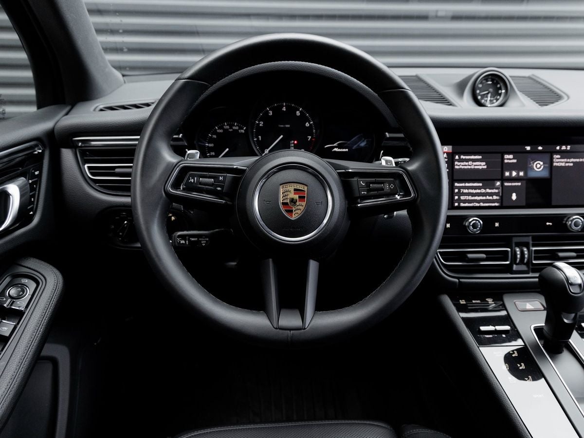 2025 Porsche Macan Base