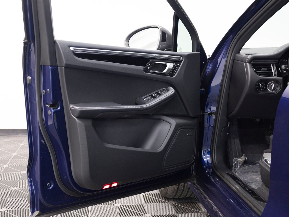 2025 Porsche Macan T