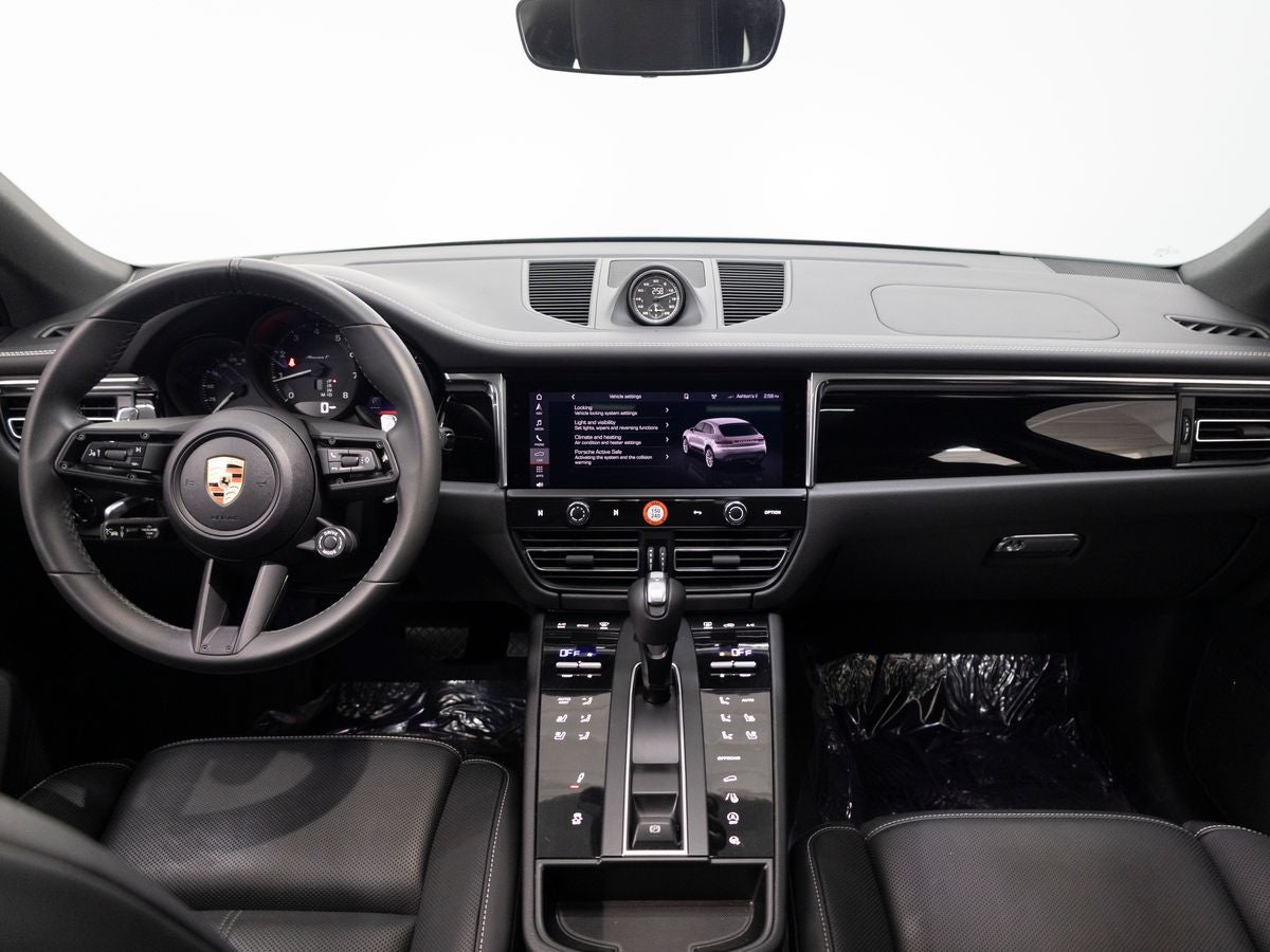 2025 Porsche Macan T
