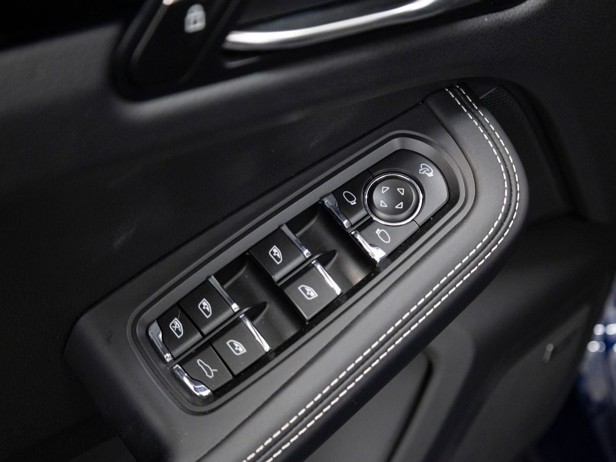 2025 Porsche Macan T