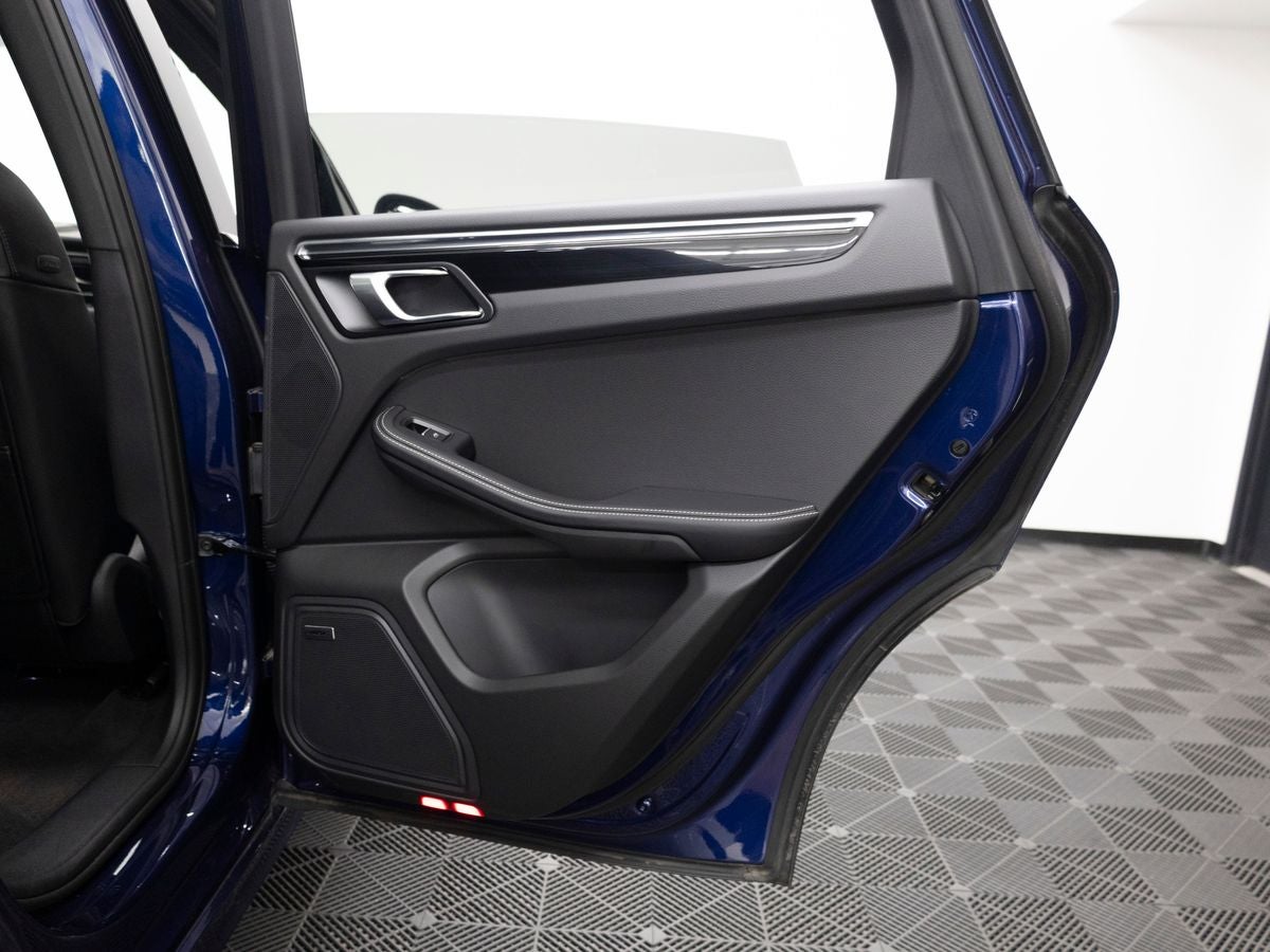 2025 Porsche Macan T