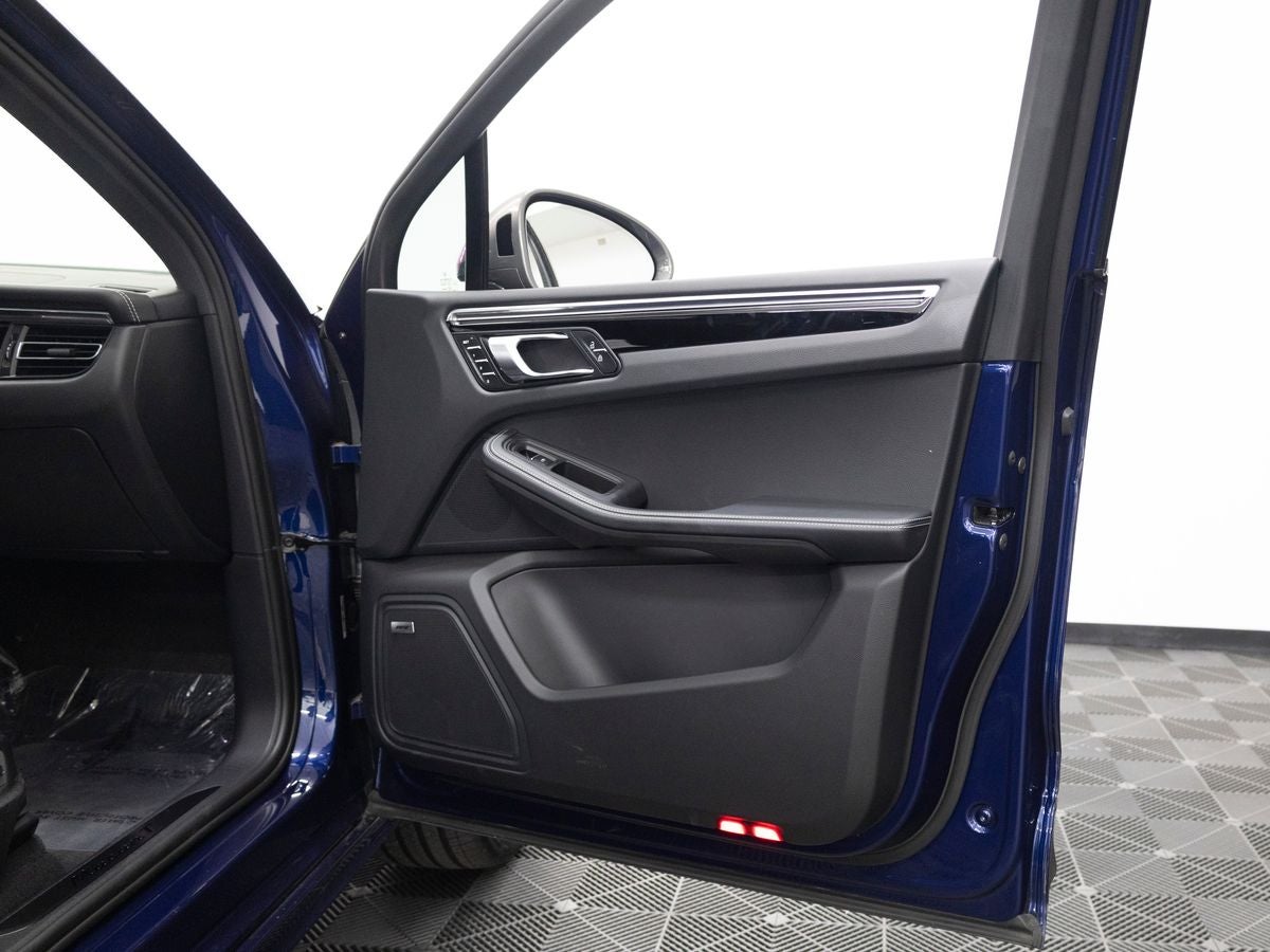 2025 Porsche Macan T