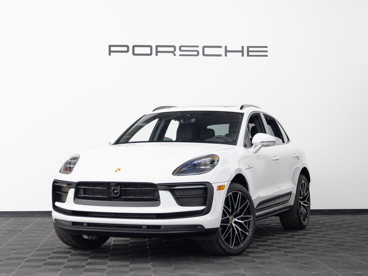 2026 Porsche Macan -'s photo