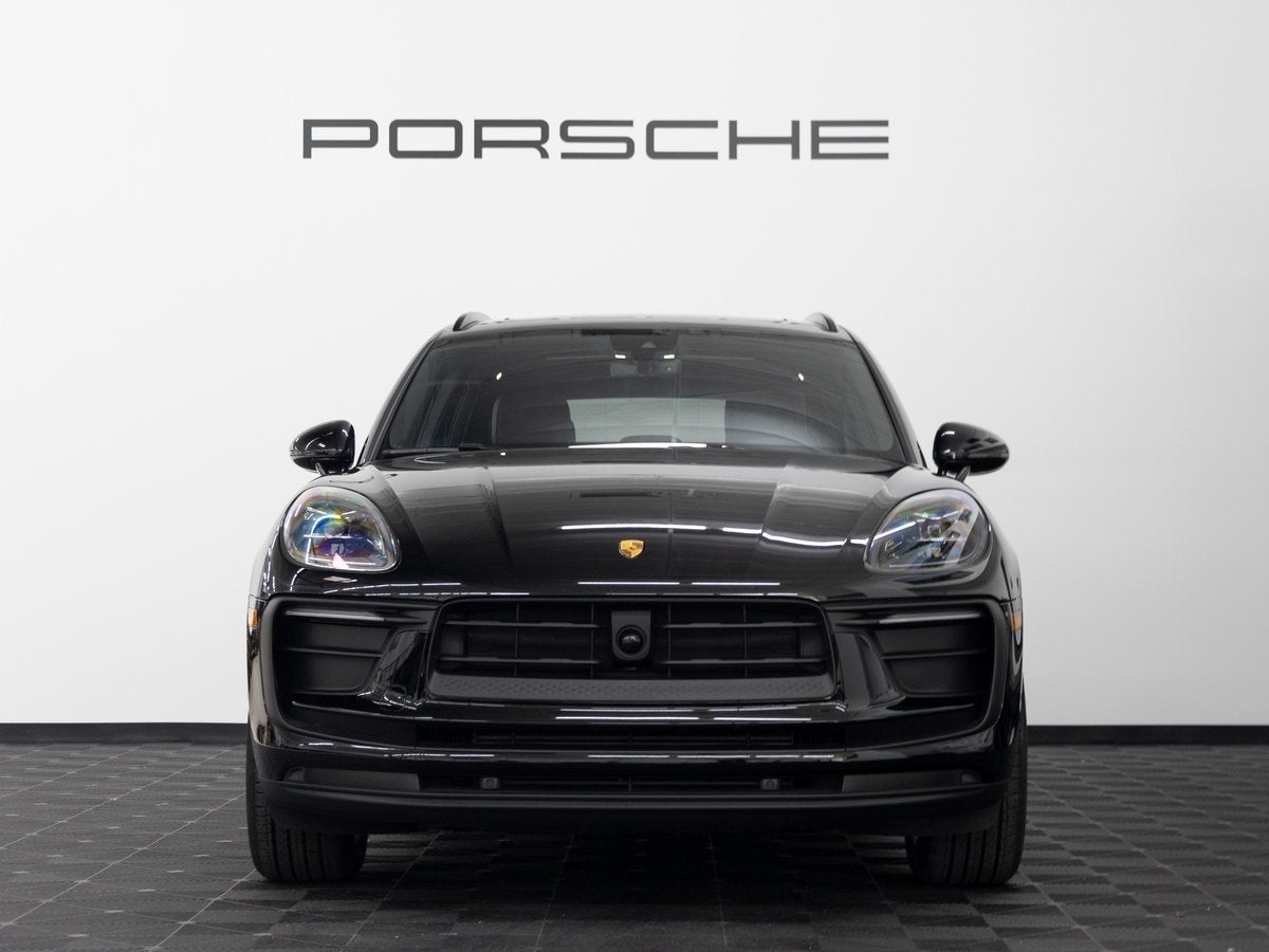 2025 Porsche Macan Base