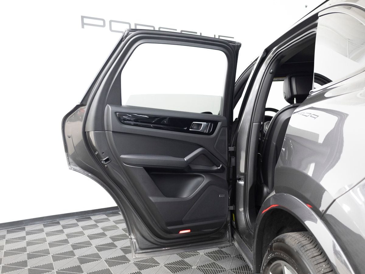 2023 Porsche Cayenne Base