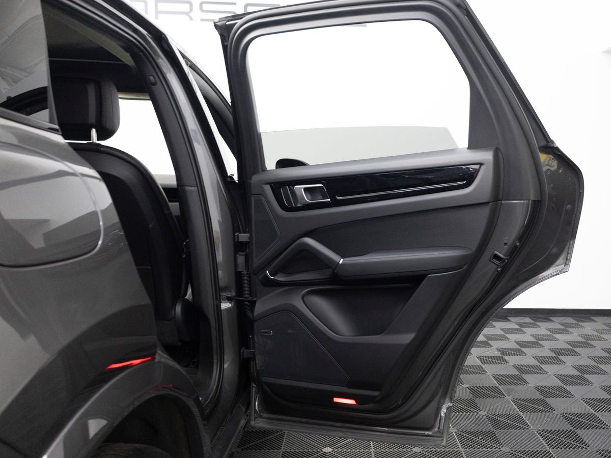 2023 Porsche Cayenne Base