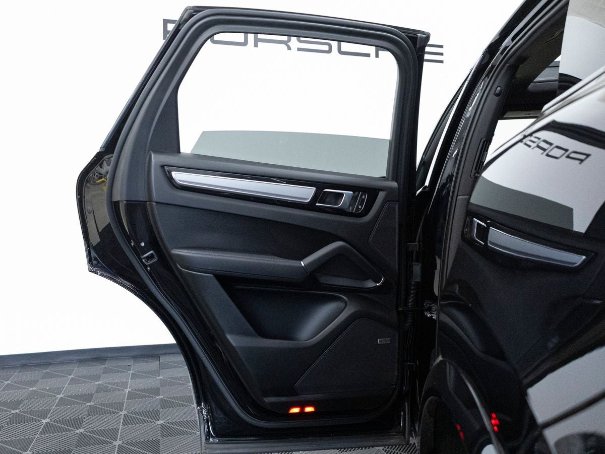 2023 Porsche Cayenne Cayenne Platinum Edition