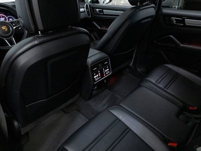 2023 Porsche Cayenne Cayenne Platinum Edition