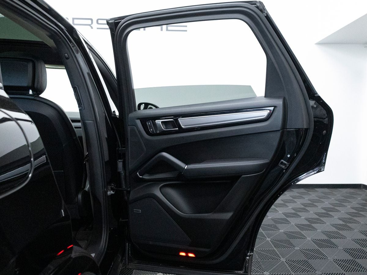 2023 Porsche Cayenne Cayenne Platinum Edition