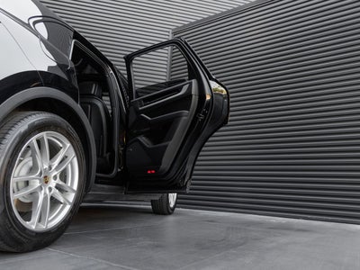 2024 Porsche Cayenne Base