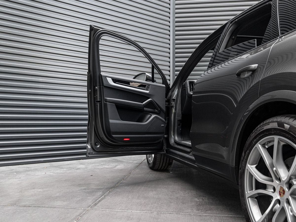 2025 Porsche Cayenne Base