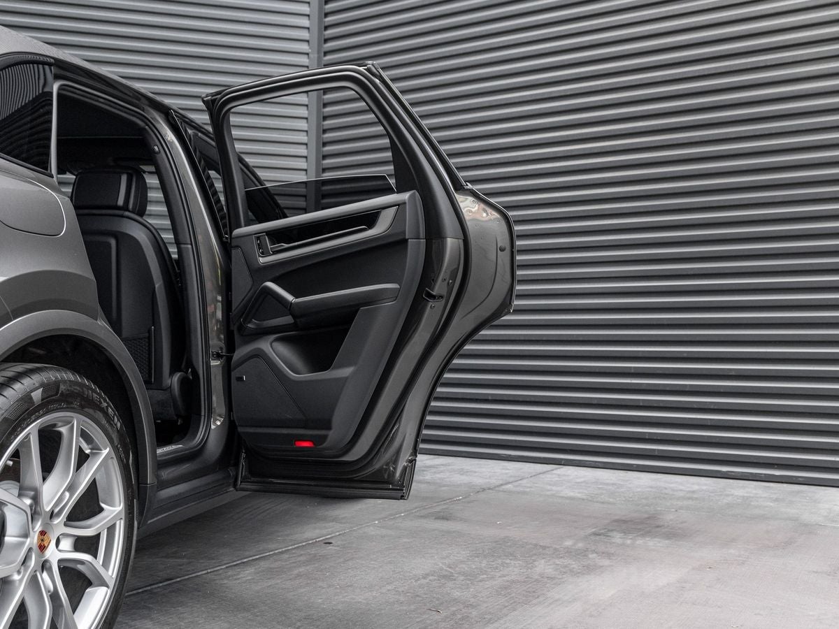 2025 Porsche Cayenne Base