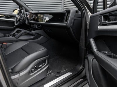 2025 Porsche Cayenne Base