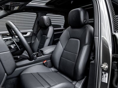 2025 Porsche Cayenne Base