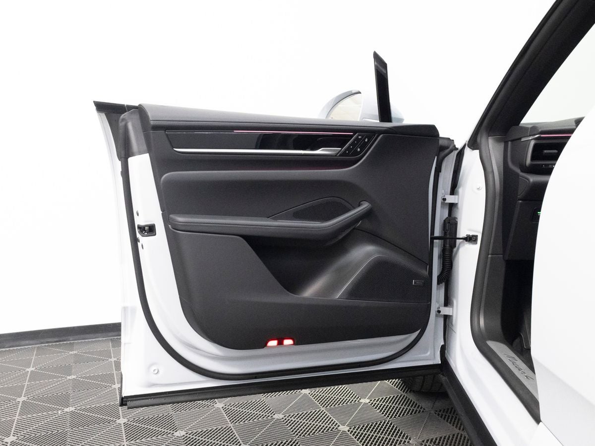 2026 Porsche Macan 4 Electric