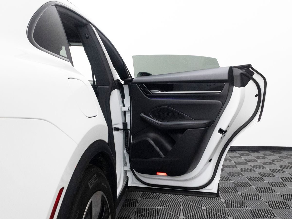 2026 Porsche Macan 4 Electric