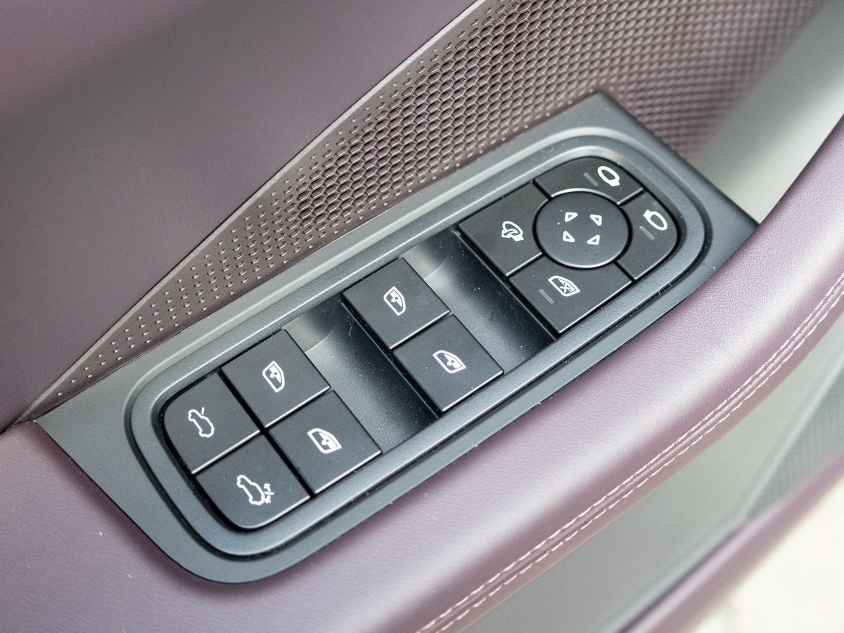 2025 Porsche Macan 4