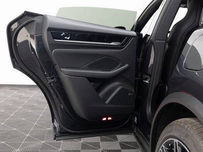 2026 Porsche Macan 4