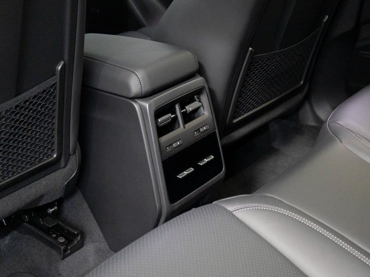 2026 Porsche Macan 4