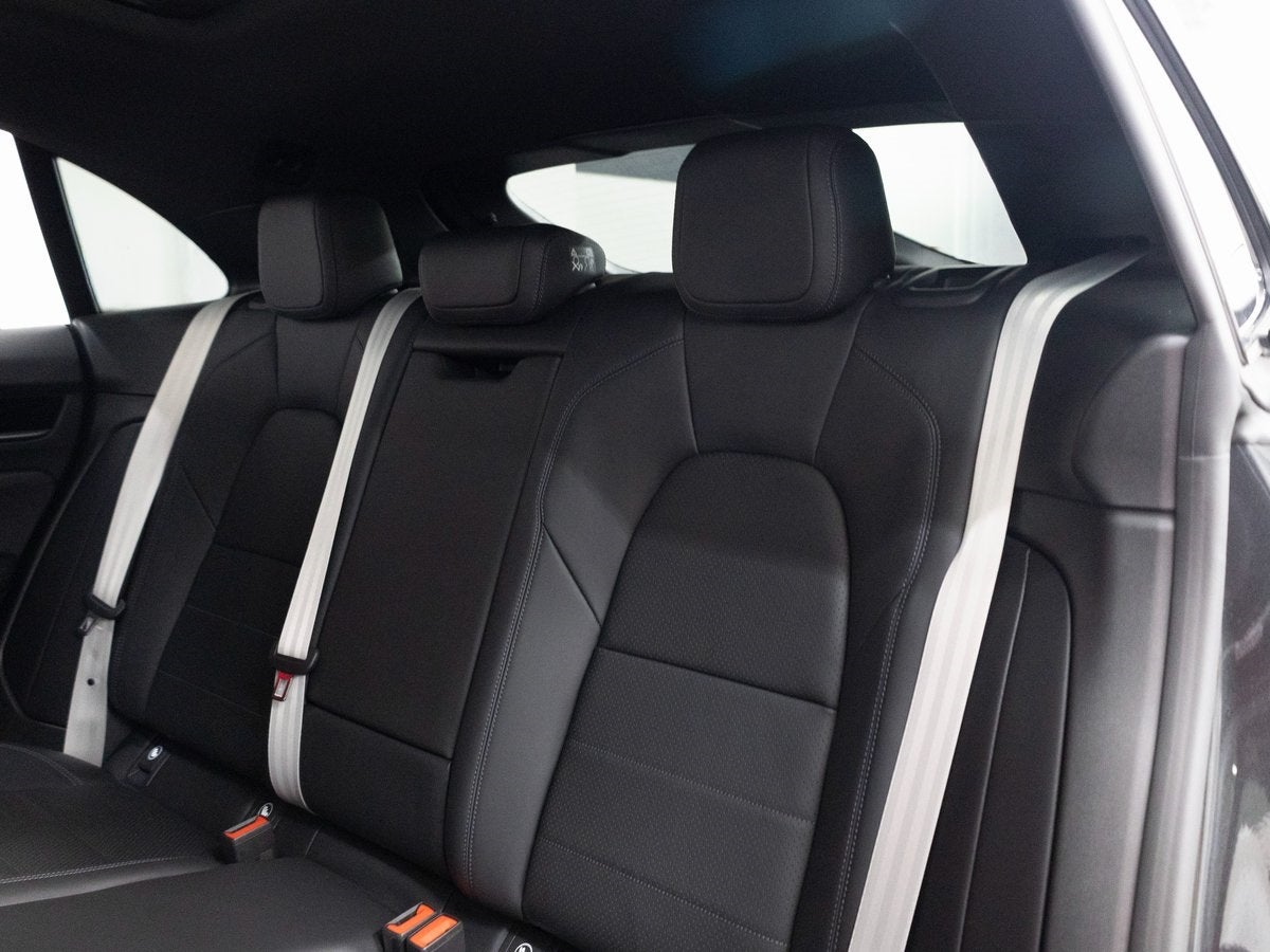 2026 Porsche Macan 4