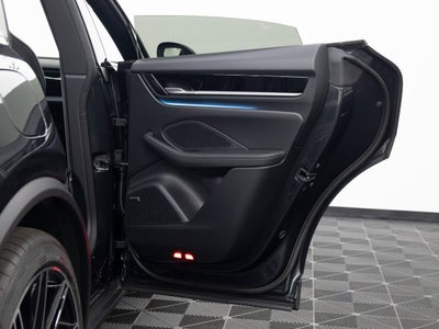 2026 Porsche Macan 4