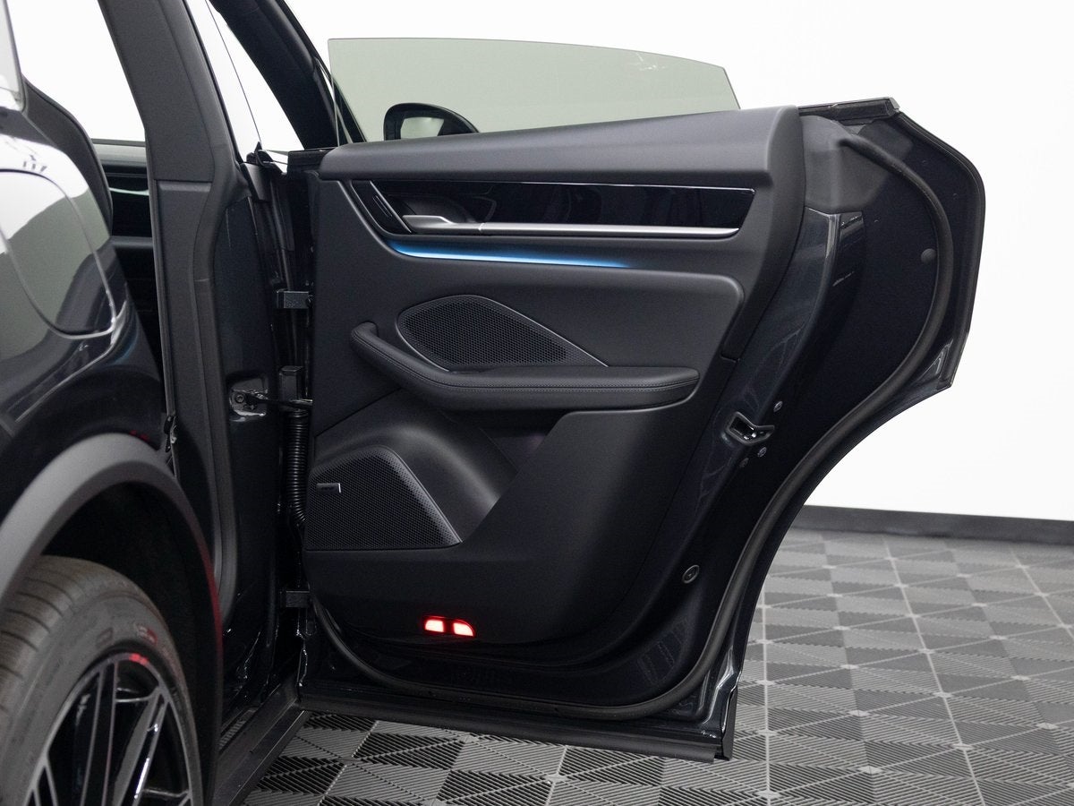 2026 Porsche Macan 4