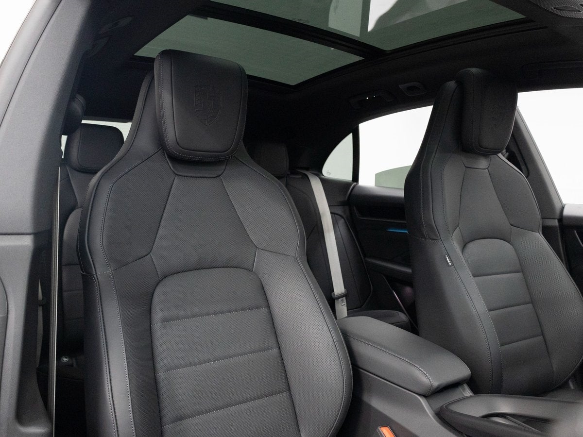 2026 Porsche Macan 4