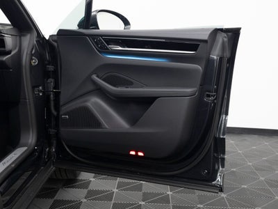 2026 Porsche Macan 4