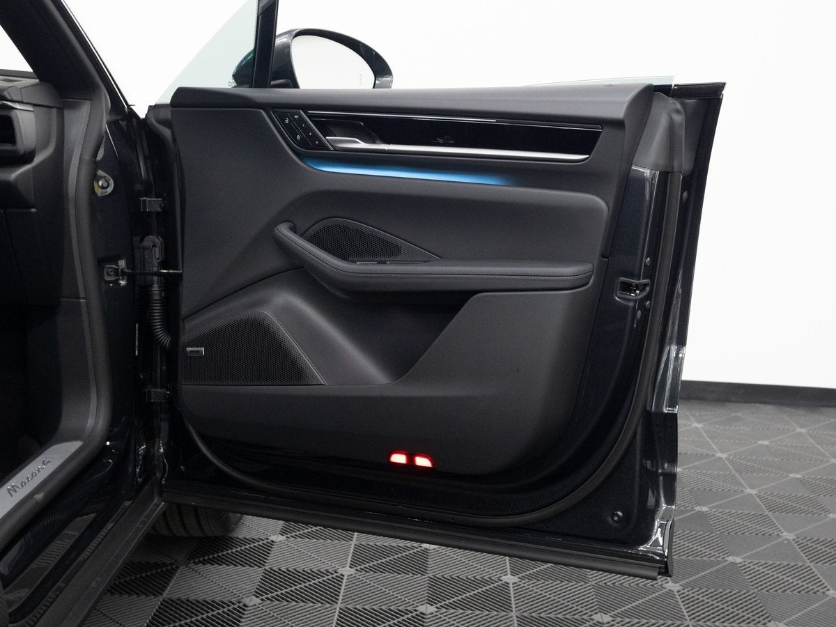 2026 Porsche Macan 4