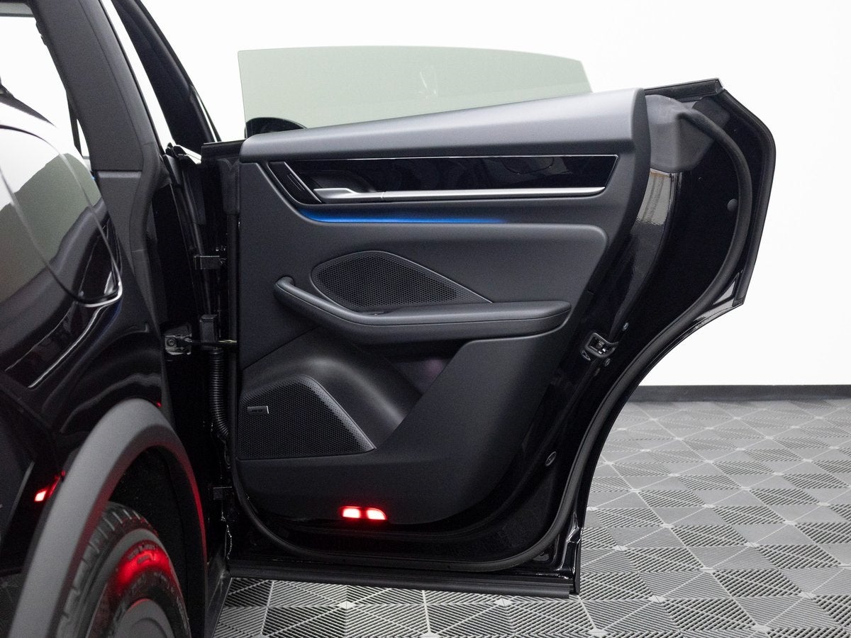 2025 Porsche Macan 4