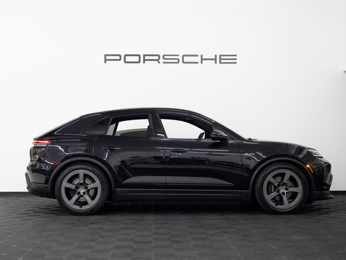 2025 Porsche Macan 4