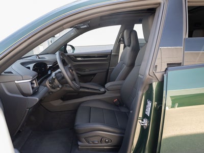 2025 Porsche Macan 4