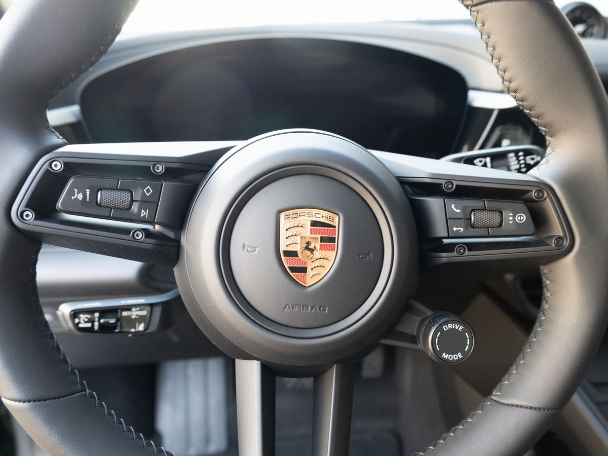 2025 Porsche Macan 4