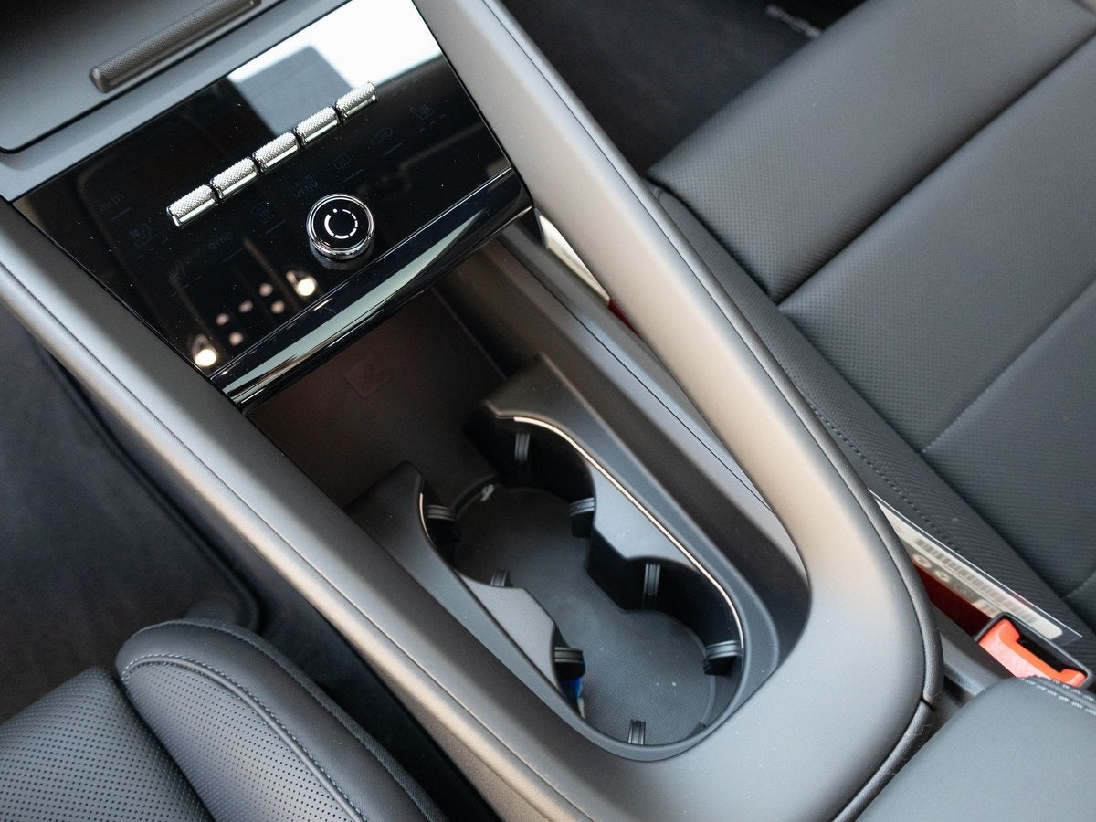 2025 Porsche Macan 4