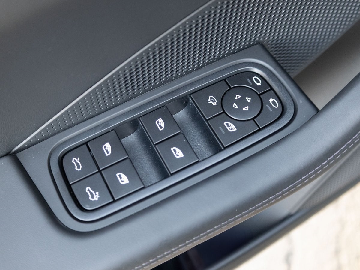 2025 Porsche Macan 4