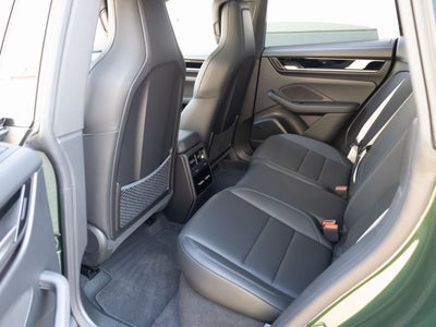 2025 Porsche Macan 4