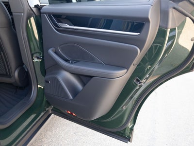 2025 Porsche Macan 4