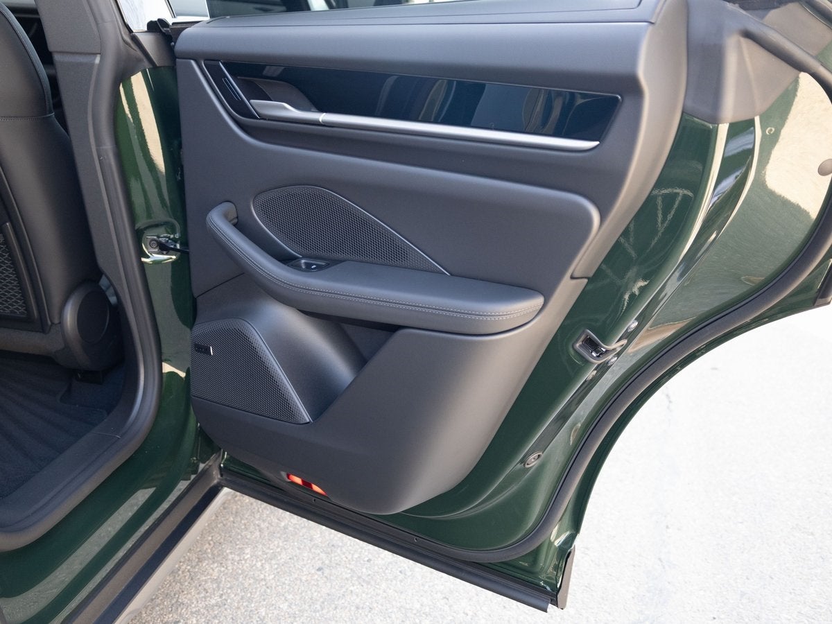 2025 Porsche Macan 4