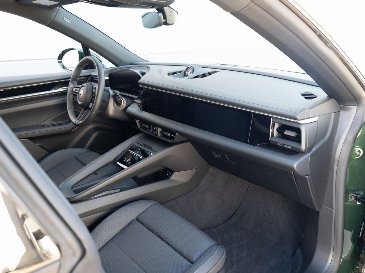 2025 Porsche Macan 4