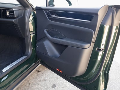 2025 Porsche Macan 4