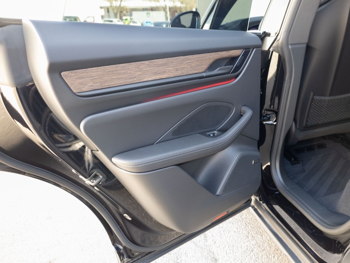 2025 Porsche Macan 4S