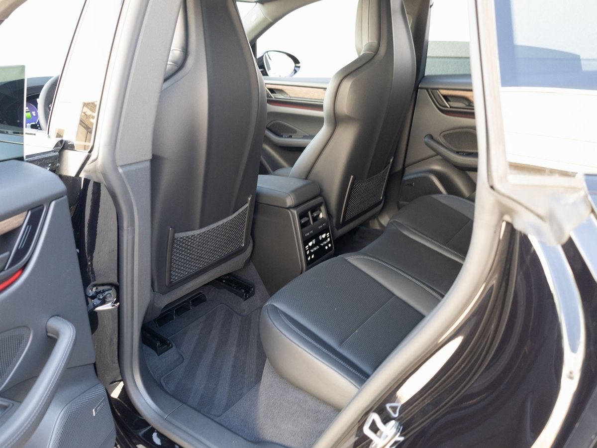 2025 Porsche Macan 4S