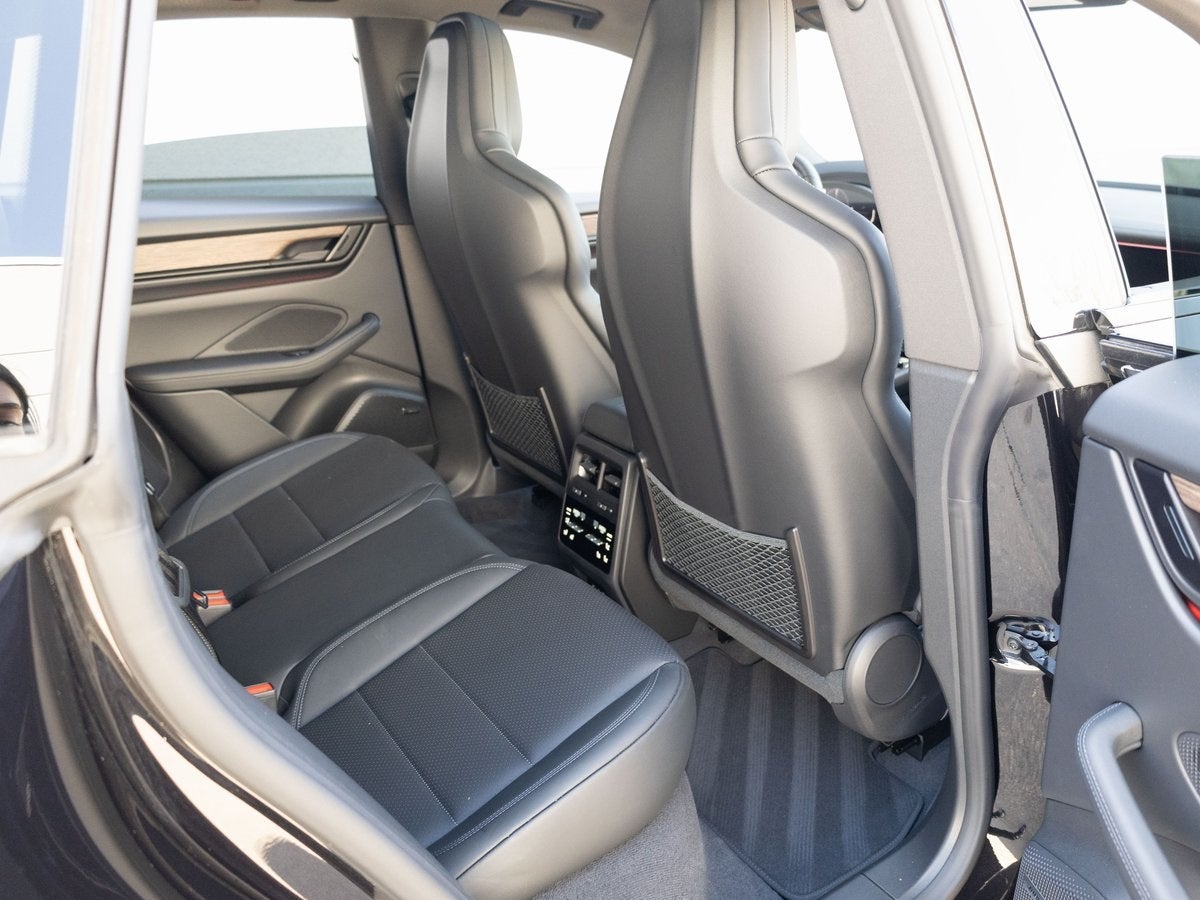 2025 Porsche Macan 4S