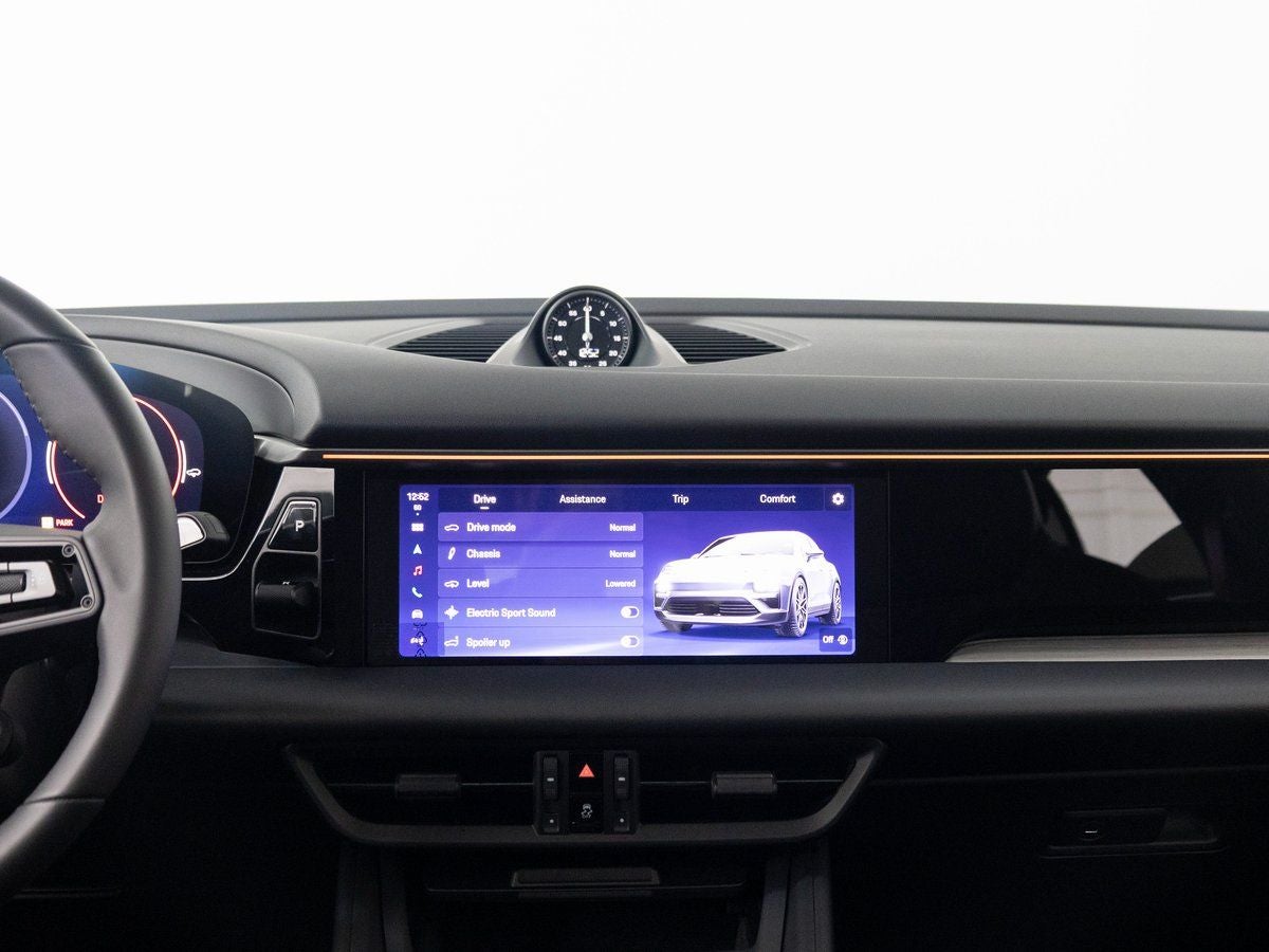 2025 Porsche Macan 4S Electric