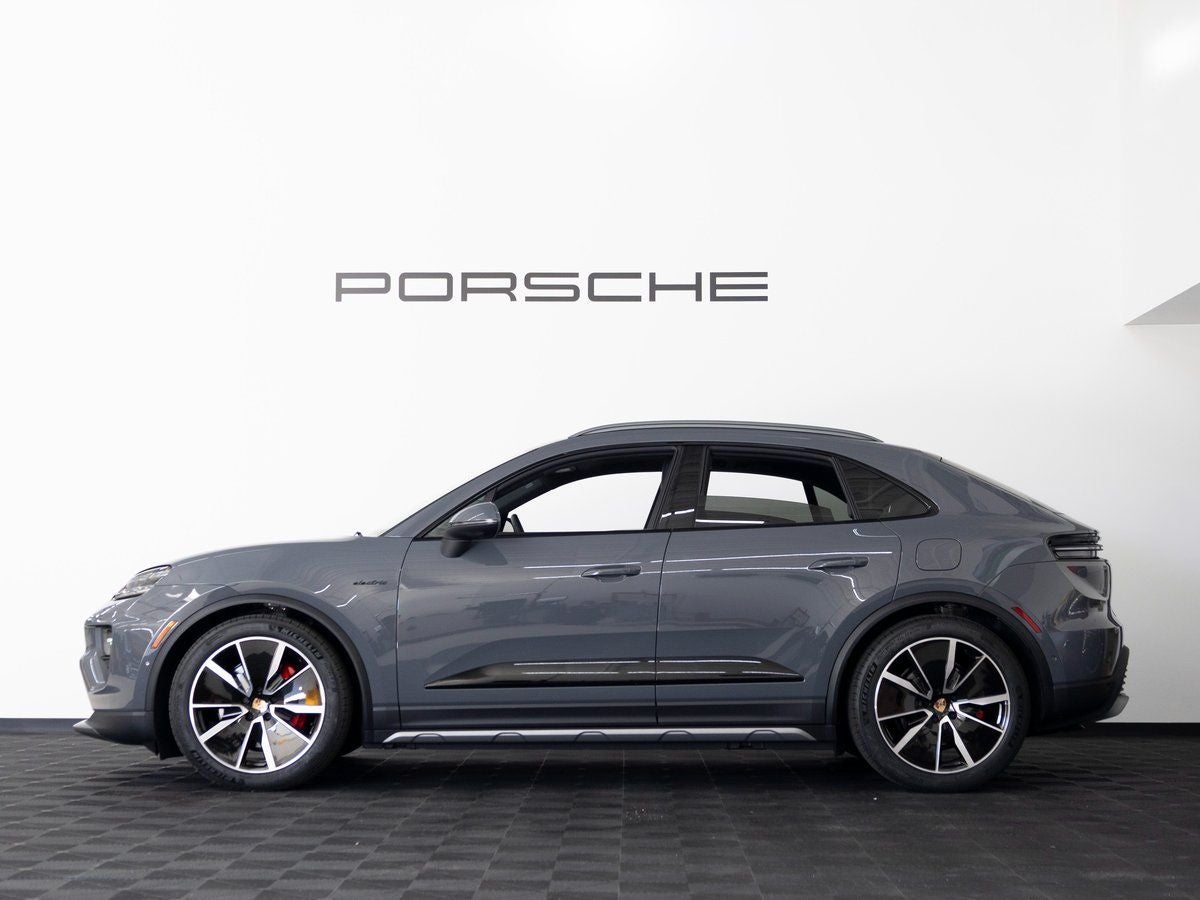2025 Porsche Macan 4S Electric