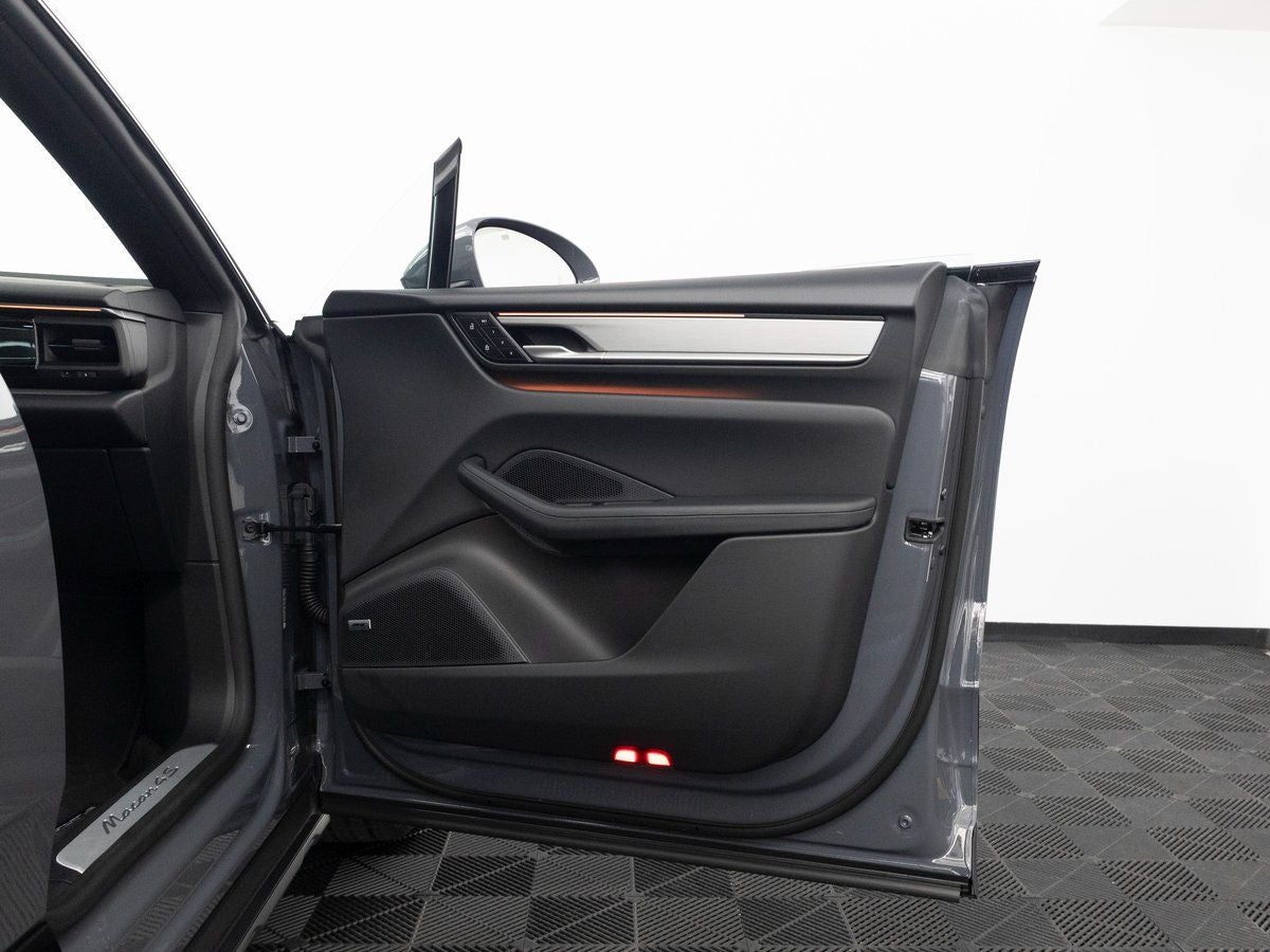 2025 Porsche Macan 4S Electric